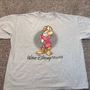 Disney  Unisex XXL Gray T-Shirt Snow white grumpy character